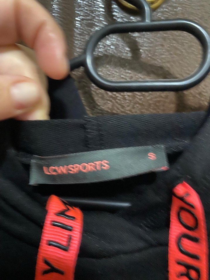 Zincir Detaylı Siyah Kolları Şeritli Sweatshirt - Görsel 2