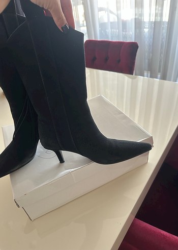 Siyah Püsküllü Süet Stiletto Bot - Görsel 2