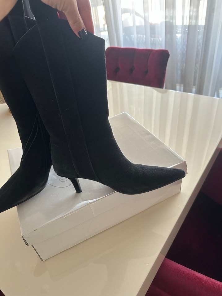 Siyah Püsküllü Süet Stiletto Bot - Görsel 2