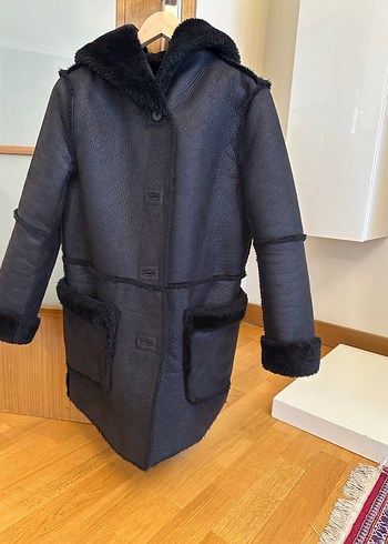 Kadın siyah Deri görünümlü çift taraflı kaban.Diğer taraf kürklü - Görsel 2