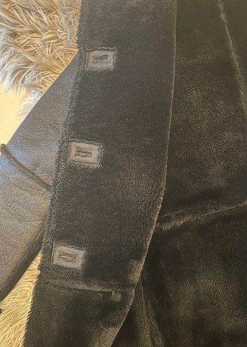 Kadın siyah Deri görünümlü çift taraflı kaban.Diğer taraf kürklü - Görsel 5