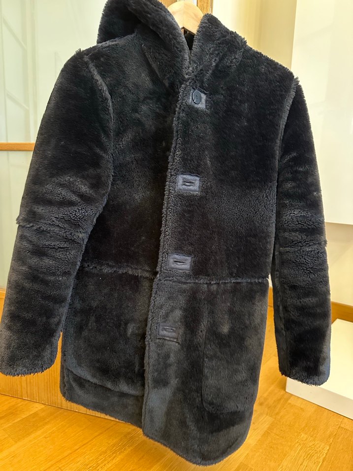 Kadın siyah Deri görünümlü çift taraflı kaban.Diğer taraf kürklü - Görsel 4