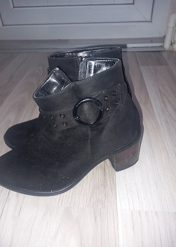 Siyah Süet Tokalı Gotik Dolgu Topuk Bot - Görsel 2