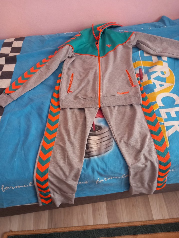 Hummel Gri Kapüşonlu Fermuarlı Kadın Ceket - Görsel 4