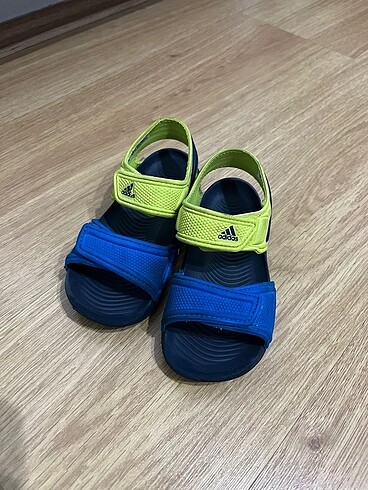 Adidas sandalet