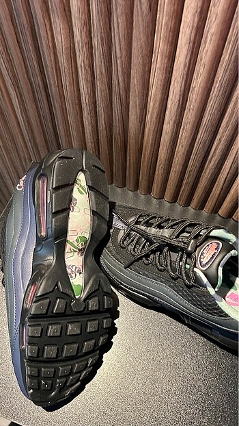 43 Beden Corteiz Airmax 95