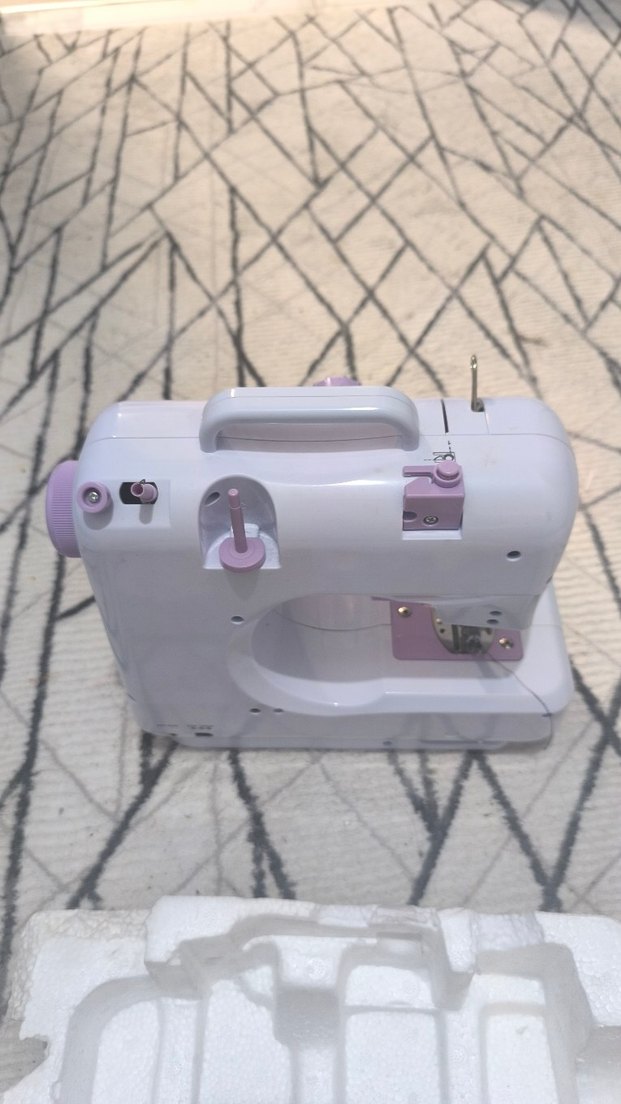 Schwartz Beyaz Mini Dikiş Makinesi - Görsel 3