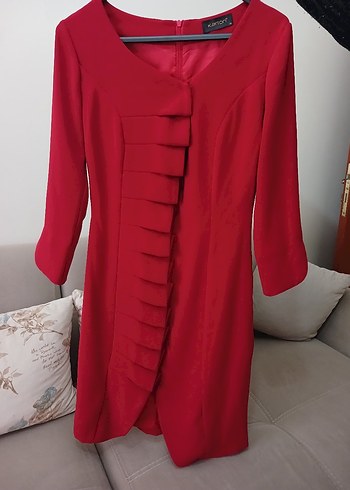 Kırmızı Midi Fırfırlı V Yakalı Elbise - Görsel 2