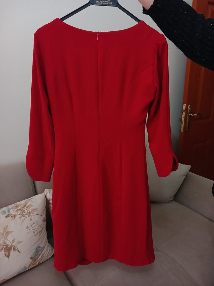 Kırmızı Midi Fırfırlı V Yakalı Elbise - Görsel 3