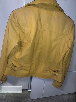 xl Beden sarı Renk Almanyadan aldigim 100% kuzu derisi cok şık deri ceket.