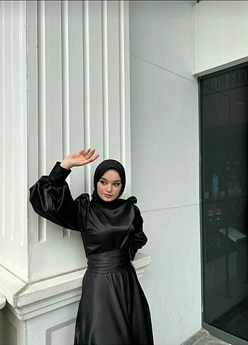 m Beden Sahra Siyah Saten Abiye