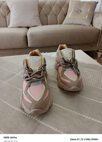New Balance Orjinal tarz spor ayakkabı ve sandalet ler