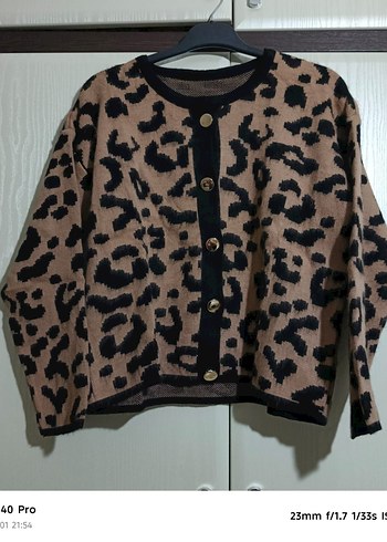 Düğmeli Leopar Desenli Kahverengi Hırka - Görsel 2