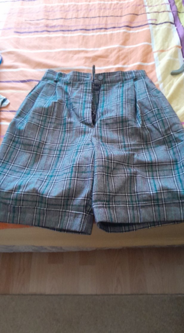 Düğmeli Gri Kadın Bermuda Şort - Görsel 2