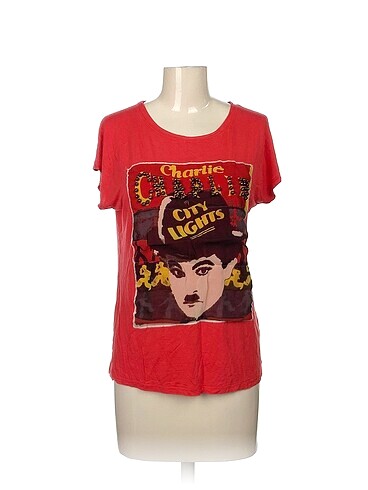 Diğer T-shirt %70 İndirimli.