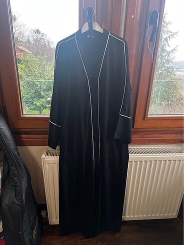 Boydan çizgili siyah abaya