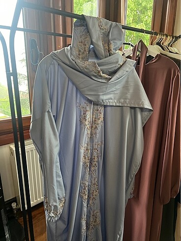 Nakışlı Yumuşacık namaz elbisesi sali ile