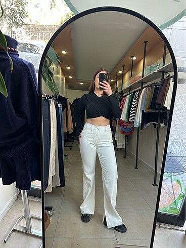 Beli kesik model beyaz jean