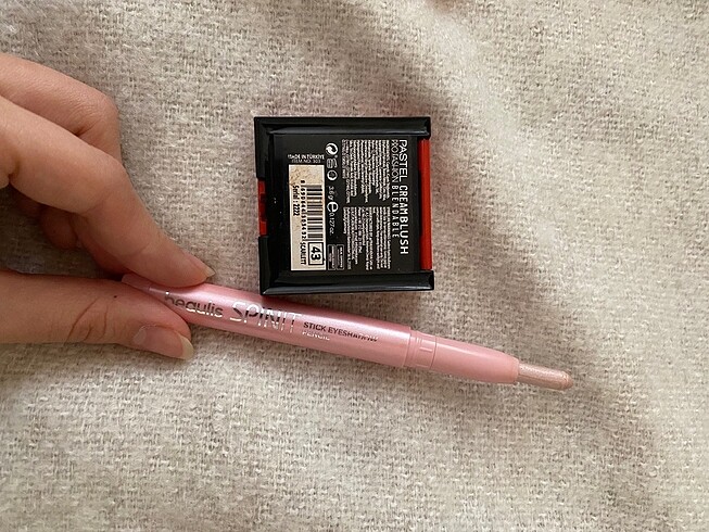 Pastel Allık ve kalem far
