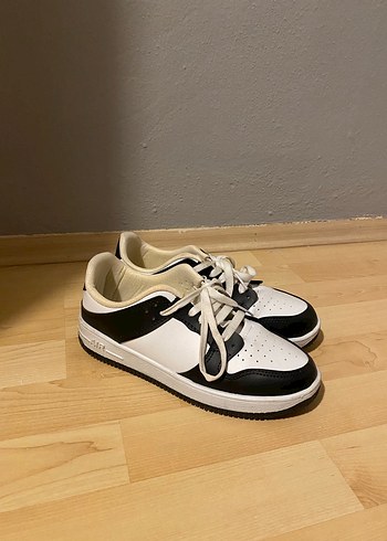 Beyaz Siyah Bağcıklı Kadın Spor Ayakkabı - Görsel 3