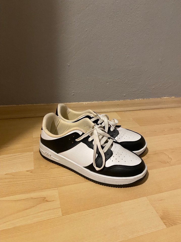 Beyaz Siyah Bağcıklı Kadın Spor Ayakkabı - Görsel 3