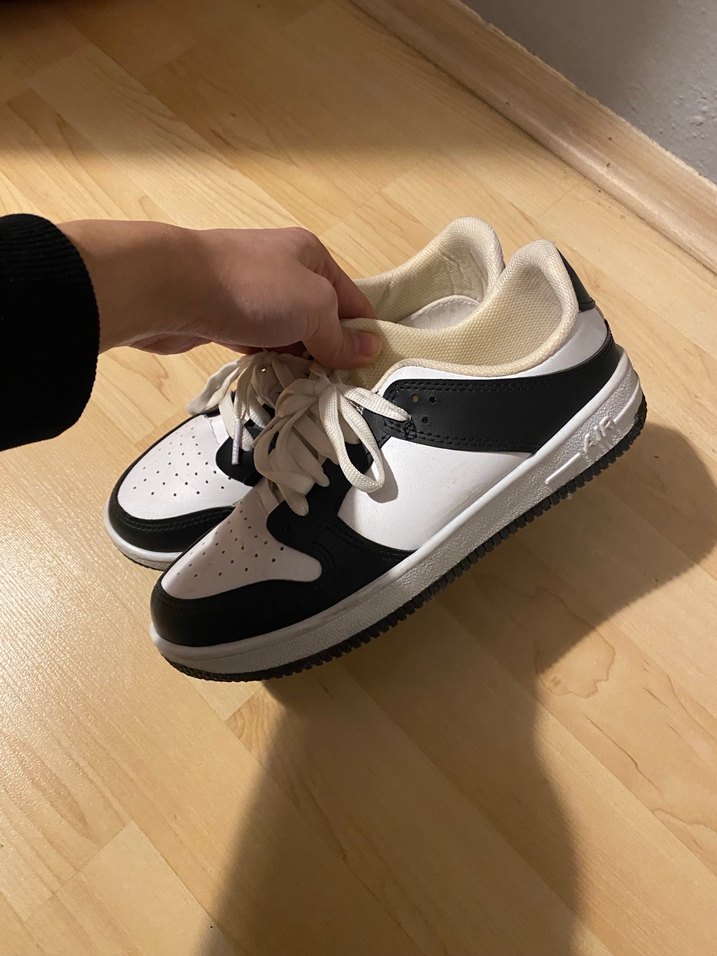 Beyaz Siyah Bağcıklı Kadın Spor Ayakkabı - Görsel 2