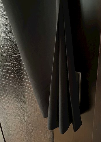 Siyah Uzun Dökümlü Pantolon - Görsel 3