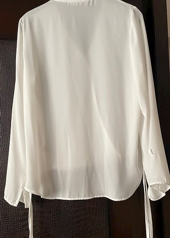 Beyaz V Yakalı Drapeli Kadın Gömlek - Görsel 3
