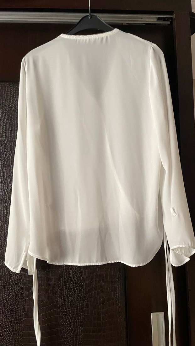Beyaz V Yakalı Drapeli Kadın Gömlek - Görsel 3