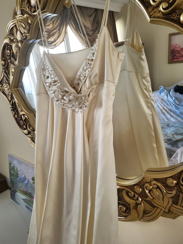 Nakışlı Beyaz Uzun Drapeli Straplez Elbise - Görsel 2