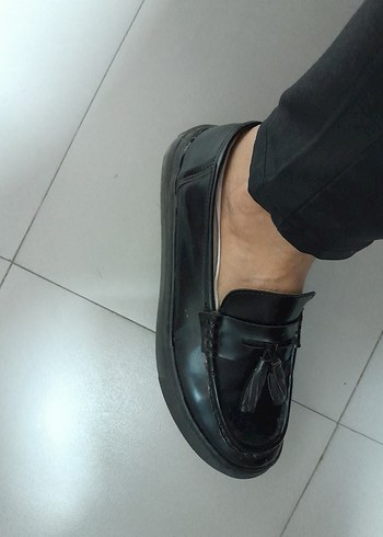 Bambi Siyah Püsküllü Kadın Loafer