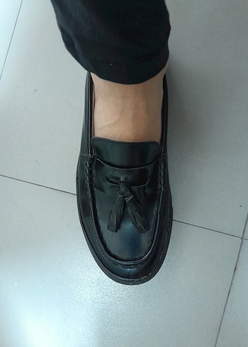 Siyah Püsküllü Kadın Loafer