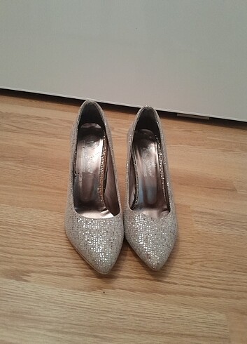 Simli gümüş stiletto