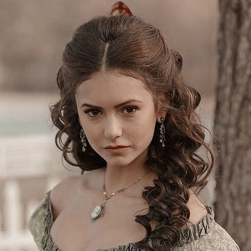 Diğer Katherine Pierce kolyesi 1864 - The vampire diaries