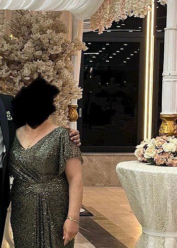 Pullu Yırtmaçlı Abiye Elbise