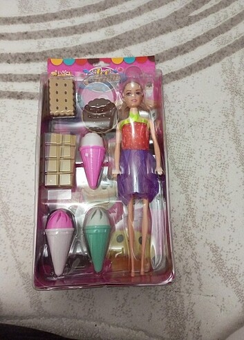 Barbie Bebek 