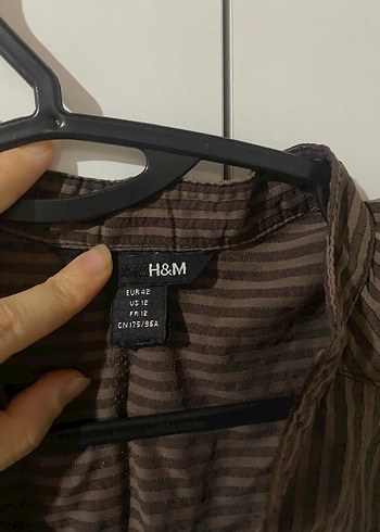 H&M V Yaka Kısa Kollu Kahverengi Kadın Gömlek
