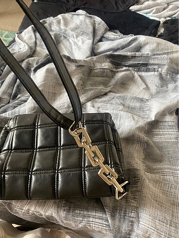 Bershka Siyah şık kol çantası