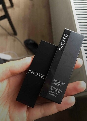 Note Red Lipstick /Note