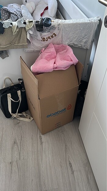 Çeyiz kolisi bebeğin küçülen eşyaları