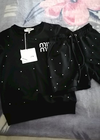 miu-miu m