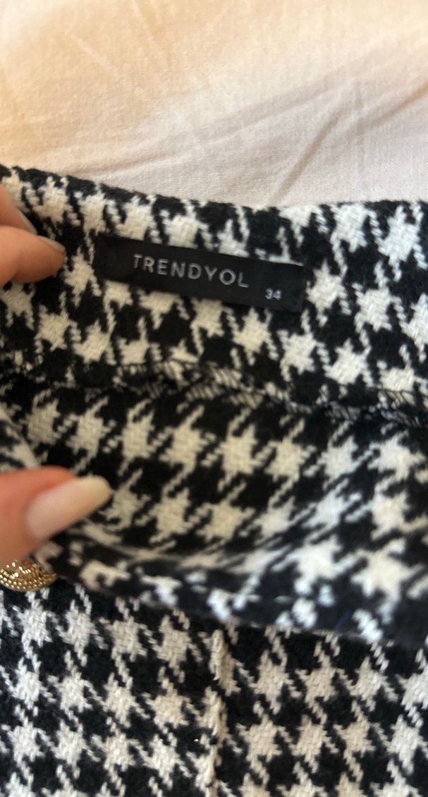 Düğmeli Siyah Beyaz Mini Etek - Görsel 2