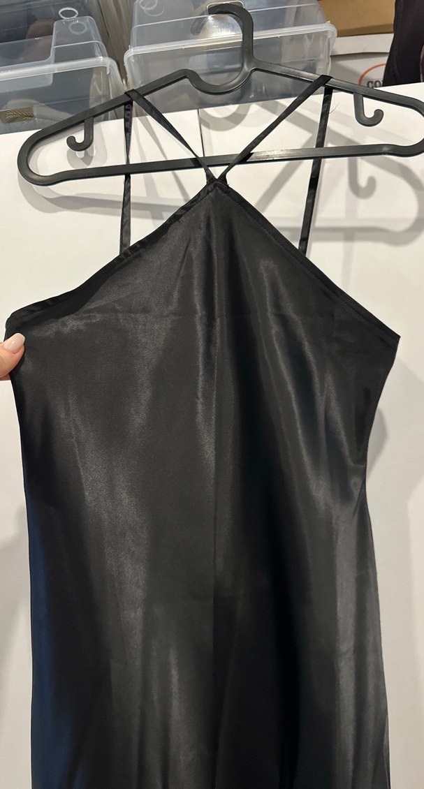 Siyah Saten Uzun Drapeli Halter Yaka Elbise - Görsel 4