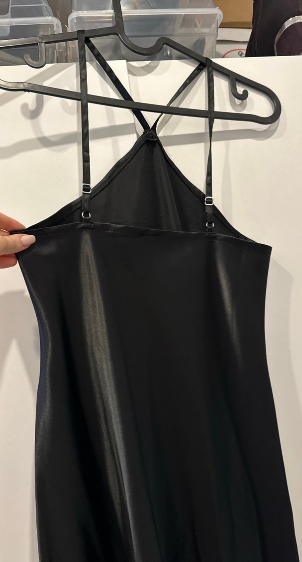 Siyah Saten Uzun Drapeli Halter Yaka Elbise - Görsel 3