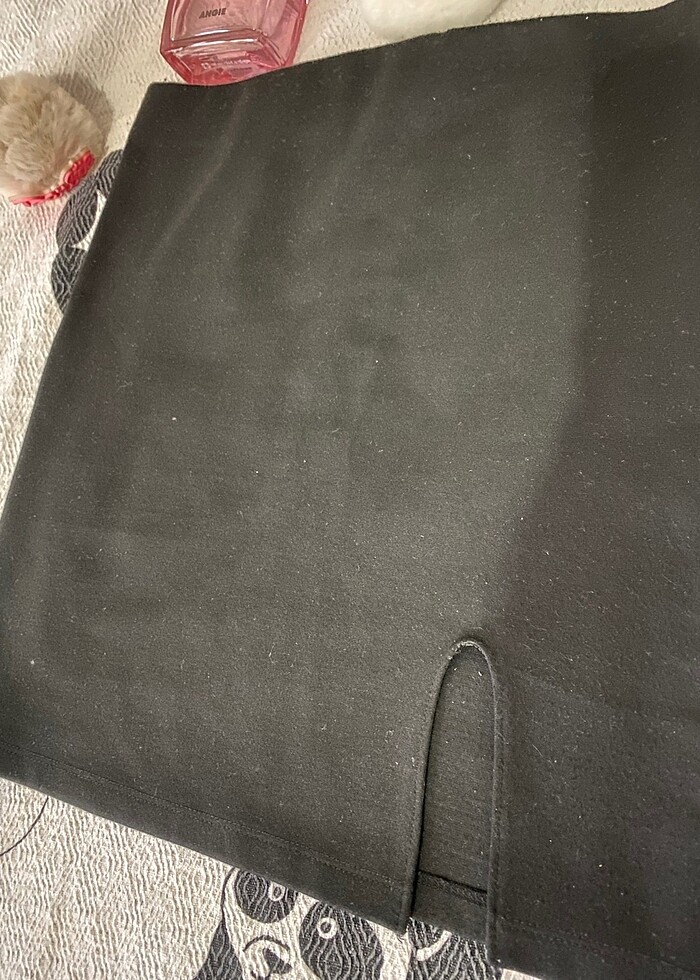 Dar yırtmaçlı mini etek - Görsel 3