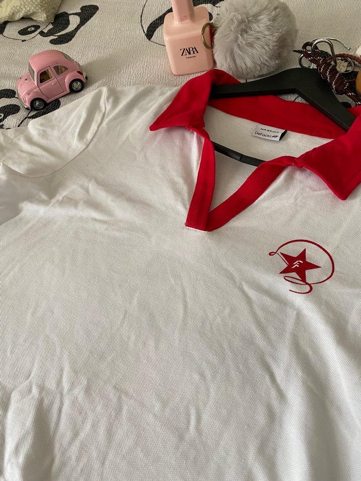 Defacto Kırmızı Yakalı Beyaz Kadın Tişört - Görsel 5