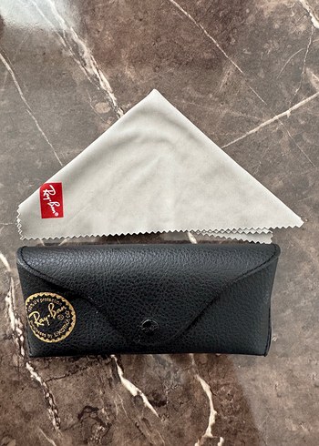 Ray-Ban Siyah Fermuarlı Kadın Gözlük Kutusu