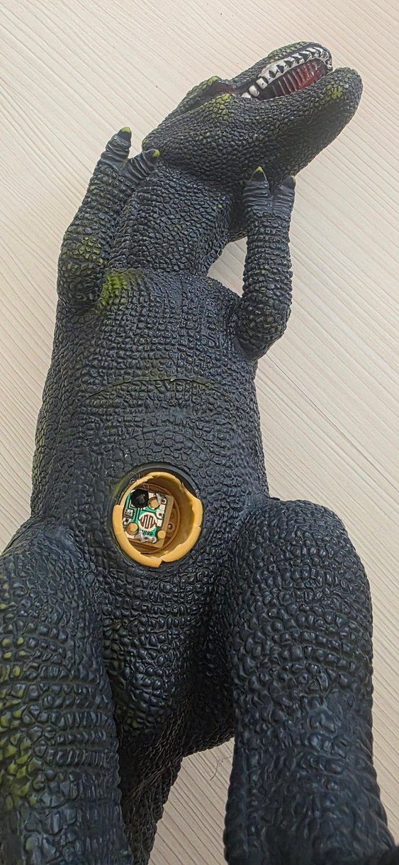 Koyu Siyah Dinozor Aksiyon Figürü - Görsel 3