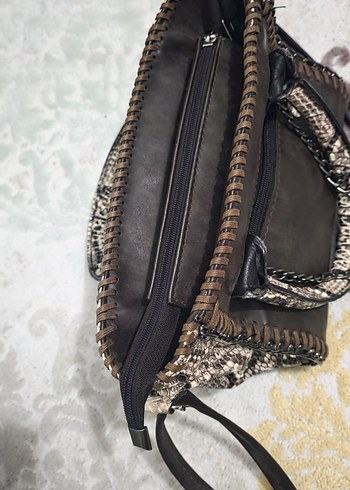 Yılan Derisi Desenli Zincir Detaylı Deri Çanta - Görsel 6