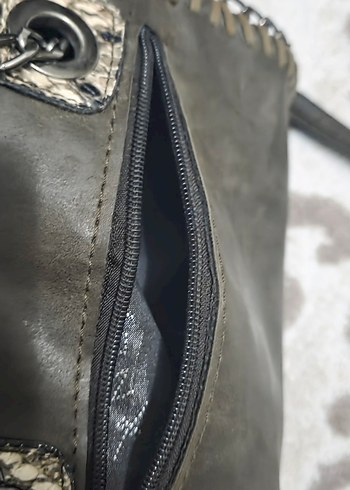 Yılan Derisi Desenli Zincir Detaylı Deri Çanta - Görsel 5